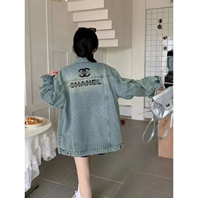 Nuova giacca in denim fortemente abbellita di Chanel con letteratura strass e ricamo-5119  